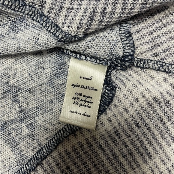 Knitted Blue and White Tank Top Keyhole Cutout Tie - Picture 5 of 6